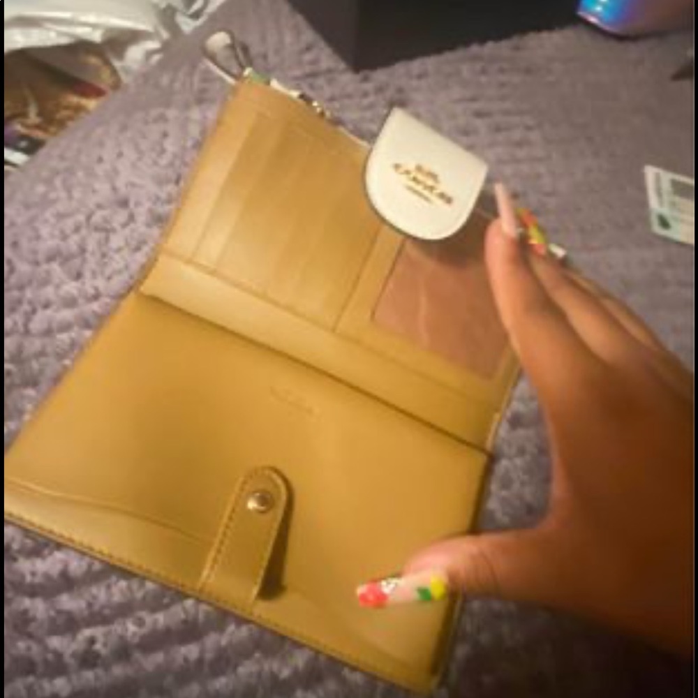Bundle of Purses - Picture 7 of 7